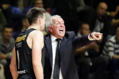 OBRADOVIĆ SAOPŠTIO KATASTROFALNE VESTI: Igraču Partizana NIJE DOBRO, pred meč sa Huventudom!