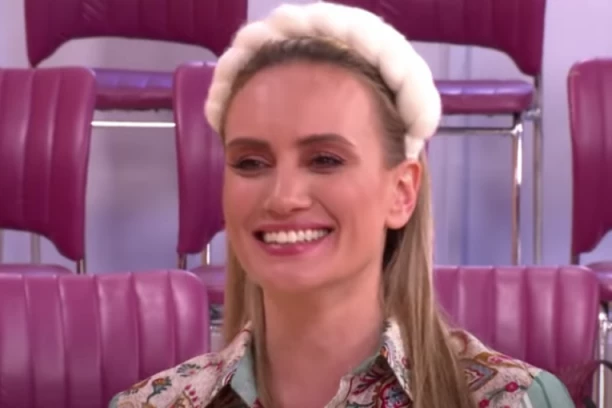 GLUMICA KONAČNO POKAZALA NOVOG DEČKA: Nakon razvoda od TRAGAČA, novu ljubav je našla u NJEMU! (FOTO)