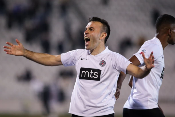 UŽASNE VESTI: Otkriveno od čega boluje Natho!