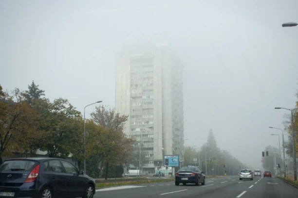 BEOGRAD MEĐU NAJZAGAĐENIJIM GRADOVIMA NA SVETU: Od magle se prst pred okom ne vidi, evo na KOM je mestu