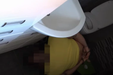 POLICIJA GA SKINULA SA WC ŠOLJE! Pala još jedna kriminalna banda! HOLIVUDSKO HAPŠENJE U OBRENOVCU! (VIDEO)