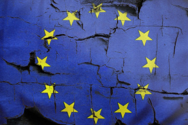 SLOM U EU, ZAJEDNICA PUCA PO SVIM ŠAVOVIMA! Evropski parlament tužio Evropsku komisiju, po sredi ŽESTOKA SVAĐA S POLJSKOM!
