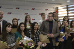 ZNANJE VAM NIKO NE MOŽE ODUZETI: Vučić uručio stipendije brucošima (FOTO)