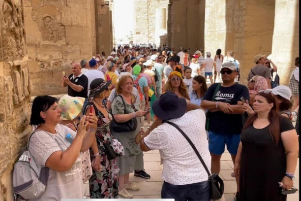 OVO IM NIJE TREBALO: Zemlja koju Srbi OBOŽAVAJU za odmor žestoko podiže CENU VIZE!