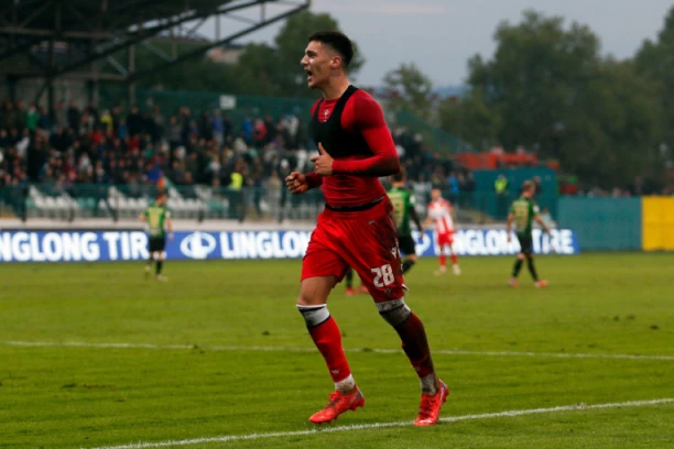 TORINO U BOJAMA SRPSKE TROBOJKE: Još jedan naš fudbaler postaje stanovnik prve italijanske prestonice! (FOTO GALERIJA)