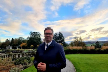 VUČIĆ OBJAVIO SLIKU IZ ŠKOTSKE! Poslao jaku poruku Srbima!