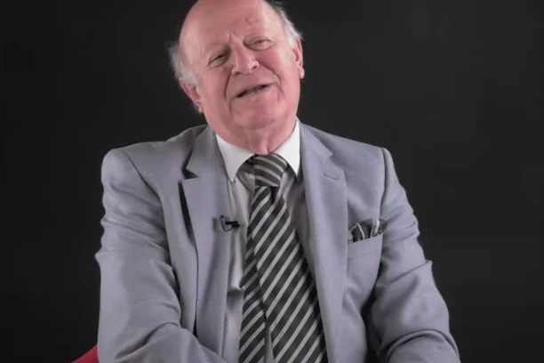 POZNATI BEOGRADSKI ADVOKAT NAPADNUT NA KALEMEGDANU: Na Šeru nasrnula dvojica mladića - tužilaštvo traži da se ispitaju sve okolnosti!