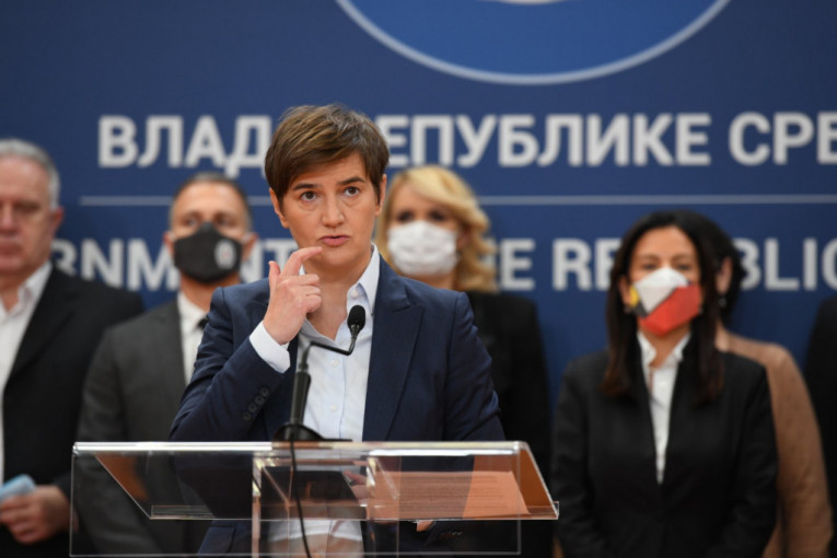 ŽAKLINA, MOLIM VAS, UPRISTOJITE SE! Skandal na konferenciji premijerke, Brnabićeva žestoko odgovorila na provokacije novinarke N1! (VIDEO)