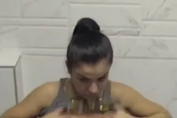 AU, POKAZALA INTIMU ZA JEDNU CIGARETU! Isplivao dokaz o Sanji Grujić - SKINULA SE, NIJE NI TREPNULA! (FOTO)