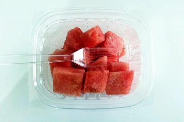 OPASNE PO ZDRAVLJE A SVI IH KORISTIMO: Hranu jedemo iz plastičnih kutija koje izazivaju brojne bolesti