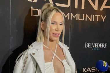 NIKOLIJA U SUZAMA ZBOG VESNE ZMIJANAC: Pevačica priznala o majci nešto što je SLOMILO MNOGE!