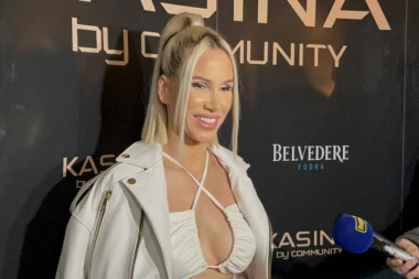 NIKOLIJA JOVANOVIĆ JE ZALEDILA NACIJU: Pevačica podelila sliku u SNEGU, a na sebi je imala samo PAR TRAČICA! (FOTO)