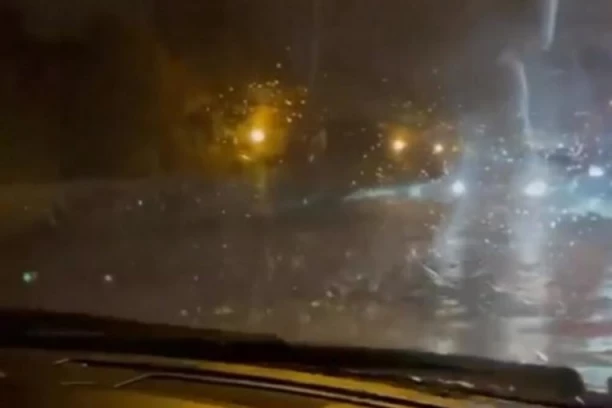 JAKO NEVREME zahvatilo Beograd! Reke teku ulicama! (VIDEO)