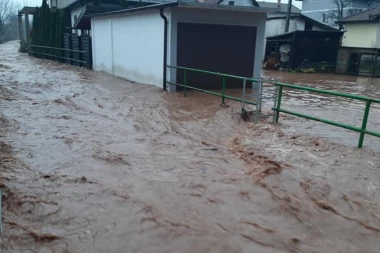 SARAJEVO POD VODOM: Potopljene kuće, obustavljen saobraćaj, naselja vez struje (FOTO/VIDEO)