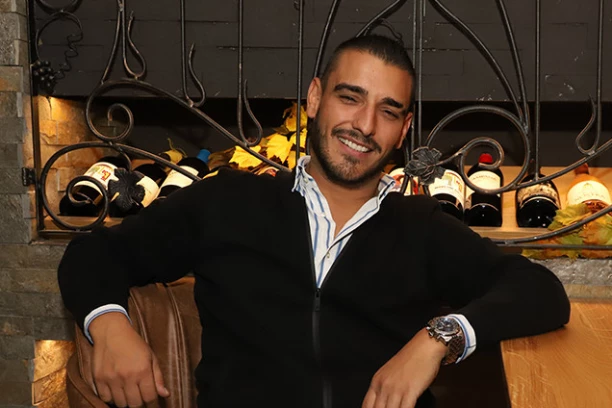 DARKU ZASUZILE OČI I STALA KNEDLA U GRLU! Lazić dobio NEVIĐENI poklon, ostao bez reči, ovo je NEVEROVATNO! (FOTO)