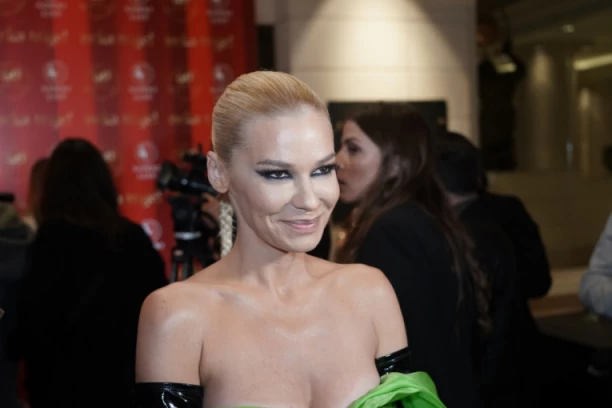 IMAM NAJGORU SESTRU NA SVETU: Nataša Bekvalac BESNA na Kristinu, a razlog će vas ODUVATI! (FOTO)