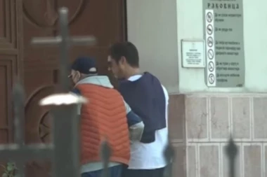 MARINKO ROKVIĆ JE PRED SMRT JEDVA HODAO! Sin Nikola ga vodio u manastir Rakovica! ZAJEDNO SE MOLILI ZA NJEGOVO ZDRAVLJE! (FOTO)