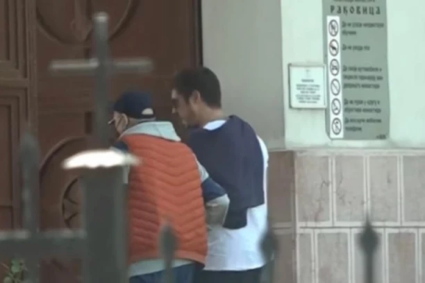 MARINKO ROKVIĆ JE PRED SMRT JEDVA HODAO! Sin Nikola ga vodio u manastir Rakovica! ZAJEDNO SE MOLILI ZA NJEGOVO ZDRAVLJE! (FOTO)