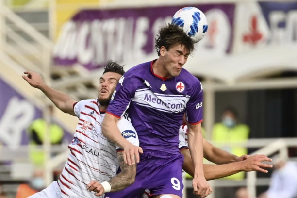 MOŽE MU SE: Bahati vlasnik Fiorentine poslao JASNU poruku klubovima koji žele Vlahovića!