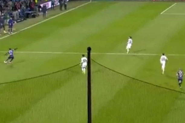 PRVENAC SRBINA U BUNDESLIGI, I TO KAKAV! Pocepao mrežu sa više od pola terena! (VIDEO)