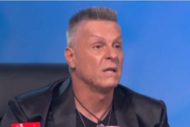 POZNATI PEVAČ DOŽIVEO SAOBRAĆAJKU, KOLA MU UNIŠTENA: Đorđe David uhvaćen sa koleginicom, NAPIO se, pa se slupao? (FOTO)