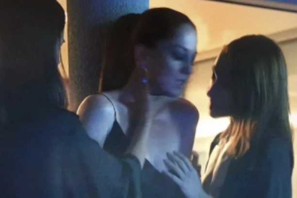 ŽENA SVETOZARA CVETKOVIĆA U AKCIJI SA DVE ŽENE! Jelena se skinula POTPUNO GOLA, a od ovih kadrova mnogima neće biti dobro! (FOTO)