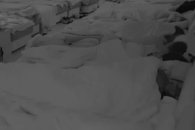 RASKLIMALI KREVET VRELOM AKCIJOM: Mensur doveo Milicu do LUDILA, spavaćom sobom se prolamali UZDASI POŽUDE! (VIDEO)