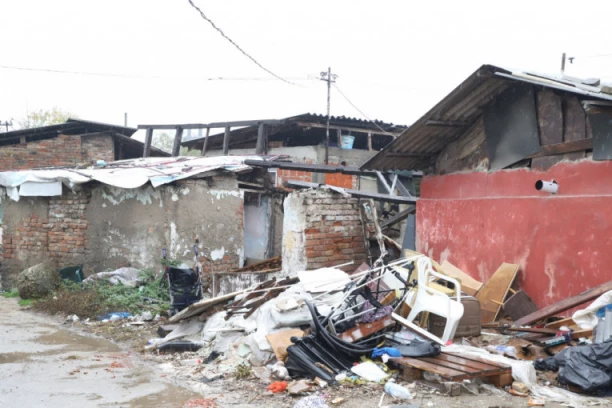 BRANIO SE DA NIJE NI PIPNUO DETE: U ovom naselju je očuh MONSTRUOZNO isprebijao dečaka (1)! (FOTO)