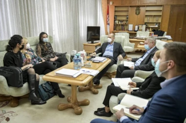 SRBIJA PRVA U SVETU DOBIJA NOVI LEK: Fajzerov proizvod protiv korone stiže u našu zemlju!