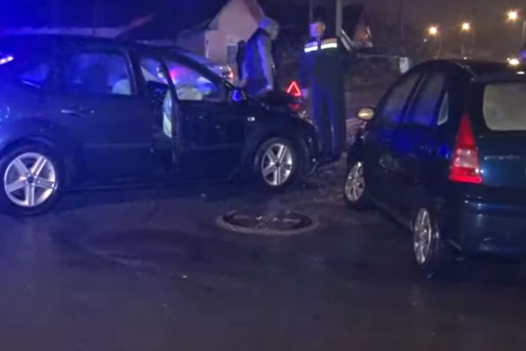 TEŽAK UDES KOD MLADENOVCA! Sudar dva automobila i traktora!