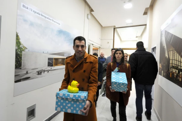 PROFIT! PATKICA LOVI U BITKOINIMA: Veselinović ćuti o donacijama koje dobija!