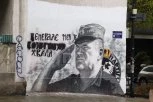 MURAL SAMO NA KRATKO PREKREČEN: Dvojica mladića pokušala da očiste farbu