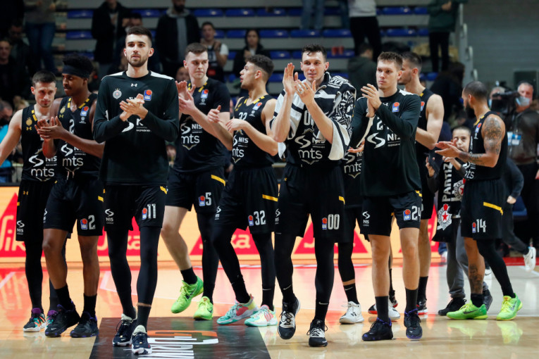 KATASTROFA U ŠTARK ARENI: Jezive scene na terenu, dvojica košarkaša Partizana se POVREDILA!