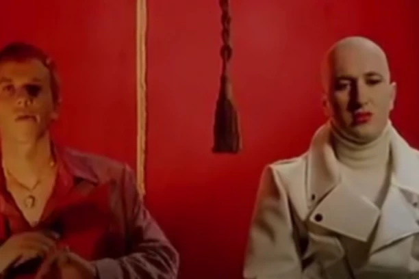 SRĐAN ŽIKA TODOROVIĆ NE ZABORAVLJA: Objavio 30 godina staru fotografiju sa snimanja "Mi nismo anđeli", jedan detalj će vas IZNENADITI! (FOTO)