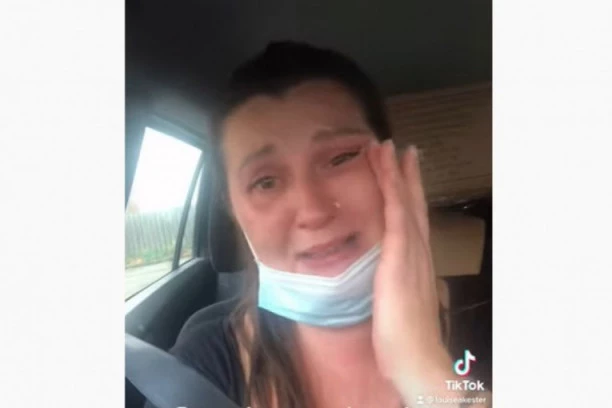 ODBILA VAKCINU, PA DOBILA OTKAZ: Snimak njenog plakanja kruži društvenim mrežama, šokirana je reakcijom javnosti(VIDEO)