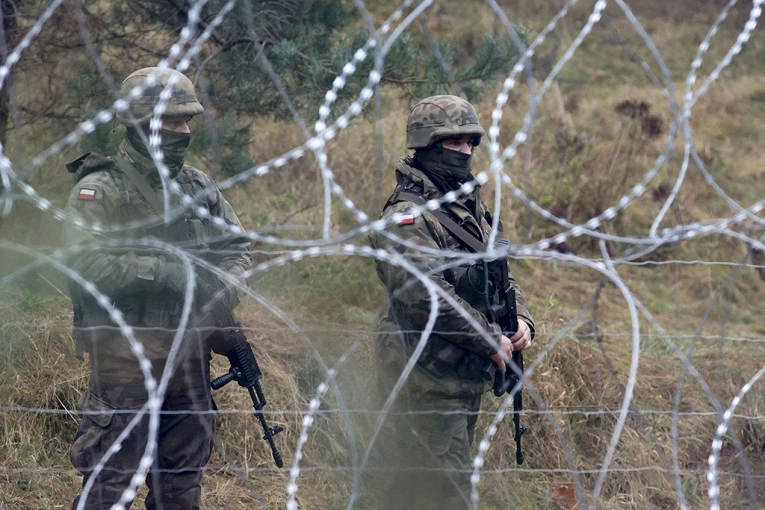 JEDNA OSOBA POGINULA, 15 UHAPŠENO: Užas u pokušaju da se po najgoroj zimi pređe granica