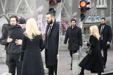 SINOVI MARINKA ROKVIĆA ZAVIJENI U CRNO, POJAVILI SE NA KOMEMORACIJI: Supruga Slavica bleda i ispijena od tuge! (FOTO)