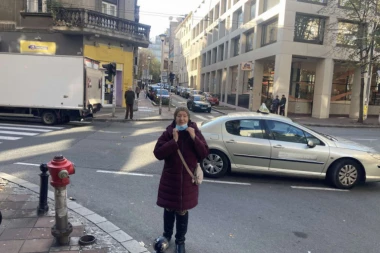 LEPA LUKIĆ GRCA U SUZAMA ZBOG ROKVIĆA: Pevačica se pojavila na komemoraciji, od bola nije mogla da progovori! (VIDEO)