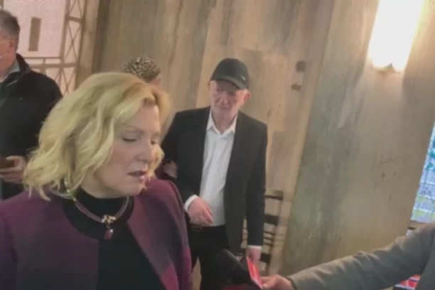 SNEŽANA ĐURIŠIĆ POTRESNIM GLASOM SE OBRATILA POKOJNOM MARINKU: Za porodicu pevača imala je SNAŽNU poruku! (VIDEO)