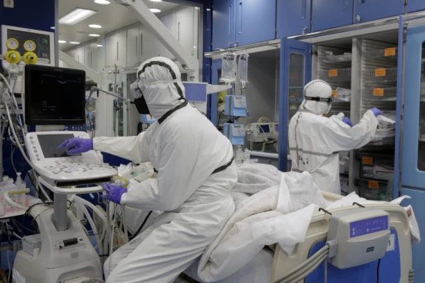 VELIKA BRITANIJA U KANDŽAMA KORONE: Najveći broj novozaraženih od početka pandemije