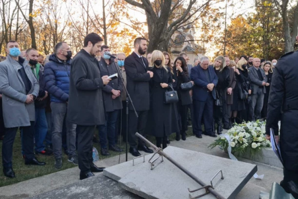 BOLNE REČI NIKOLE ROKVIĆA ZA PREMINULIM OCEM MARINKOM: Bićeš najbolji deda, unučići te pozdravljaju! (VIDEO)