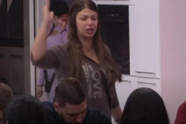 GADIM SE SEBI! Miljana u STRAHU da će Zola da OBJAVI njihov INTIMNI SNIMAK!