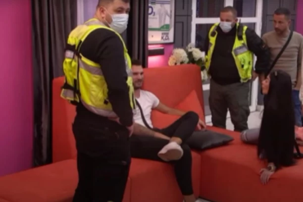 BRUTALNA SVAĐA U ZADRUZI! VIKTORIJA KRENULA NA OSMAKČIĆA, Tara Simov se UMEŠALA, OBEZBEĐENJE MORALO DA REAGUJE! (VIDEO)