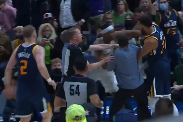 PONOVO SEVALE PESNICE U NBA: Opšti haos na parketu, sudija podelio ČETIRI ISKLJUČENJA (VIDEO)