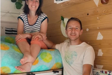 IVANA I GORAN IZ NOVOG SADA ŽIVE U ŠEST KVADRATA I NIŠTA IM NE FALI! Pogledajte kako su organizovali prostor! ZA DIVLJENJE! (VIDEO/FOTO)