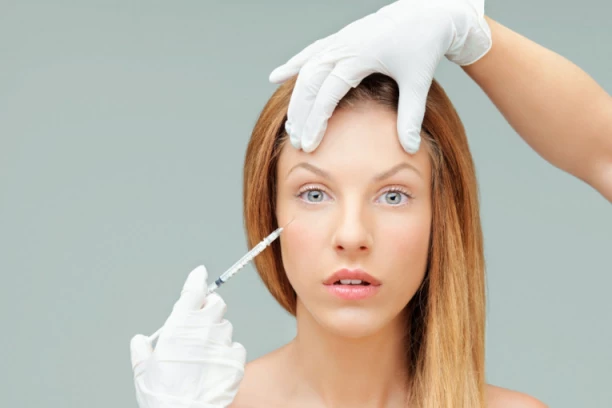 LIDIJA JE NADRLJALA KAO ANĐELINA DŽOLI: Otišla u Tursku po savršen osmeh, vratila se sa paralisanim licem