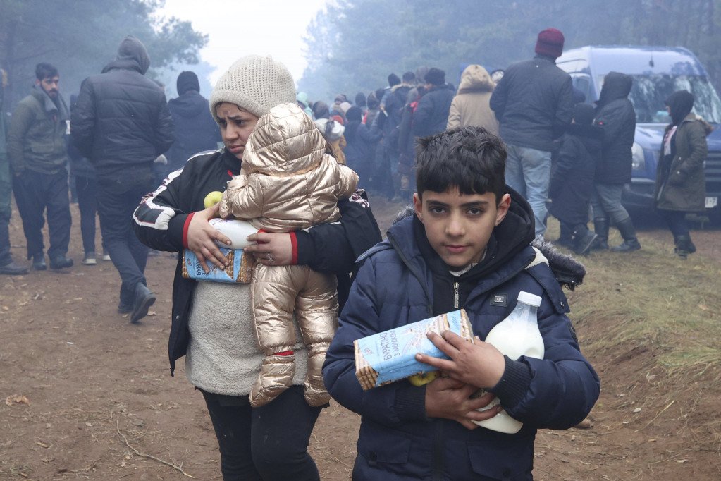 Beloruski Crveni krst dopremio je hranu nesrećnim migrantima 