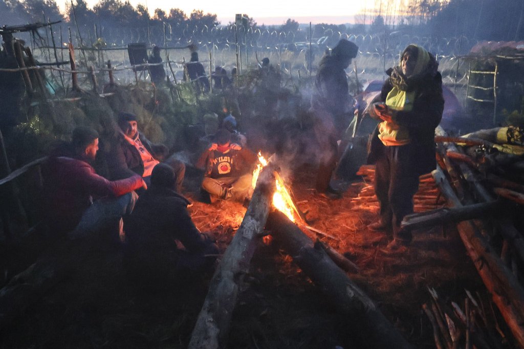 Ledene noći provode uz vatru 
