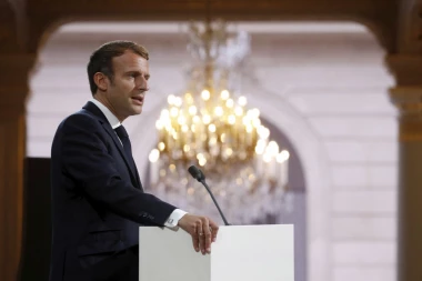 MAKRON POLOŽIO ZAKLETVU! Predsednik Francuske spomenuo situaciju u Ukrajini, da li je ovo PORUKA PUTINU?