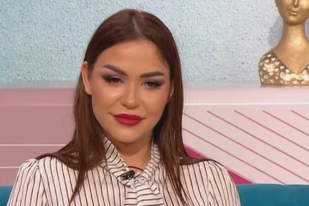 ALEKSANDRI MLADENOVIĆ ĆE KUMA BITI POZNATA PEVAČICA: Druže se godinama, a evo oko čega se stalno kritikuju!